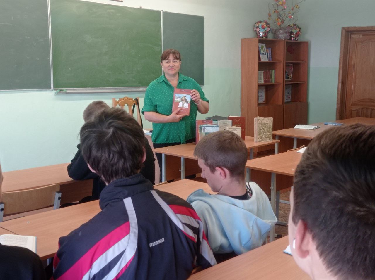 Подробнее о статье Информационный час “Славянских букв святая вязь”